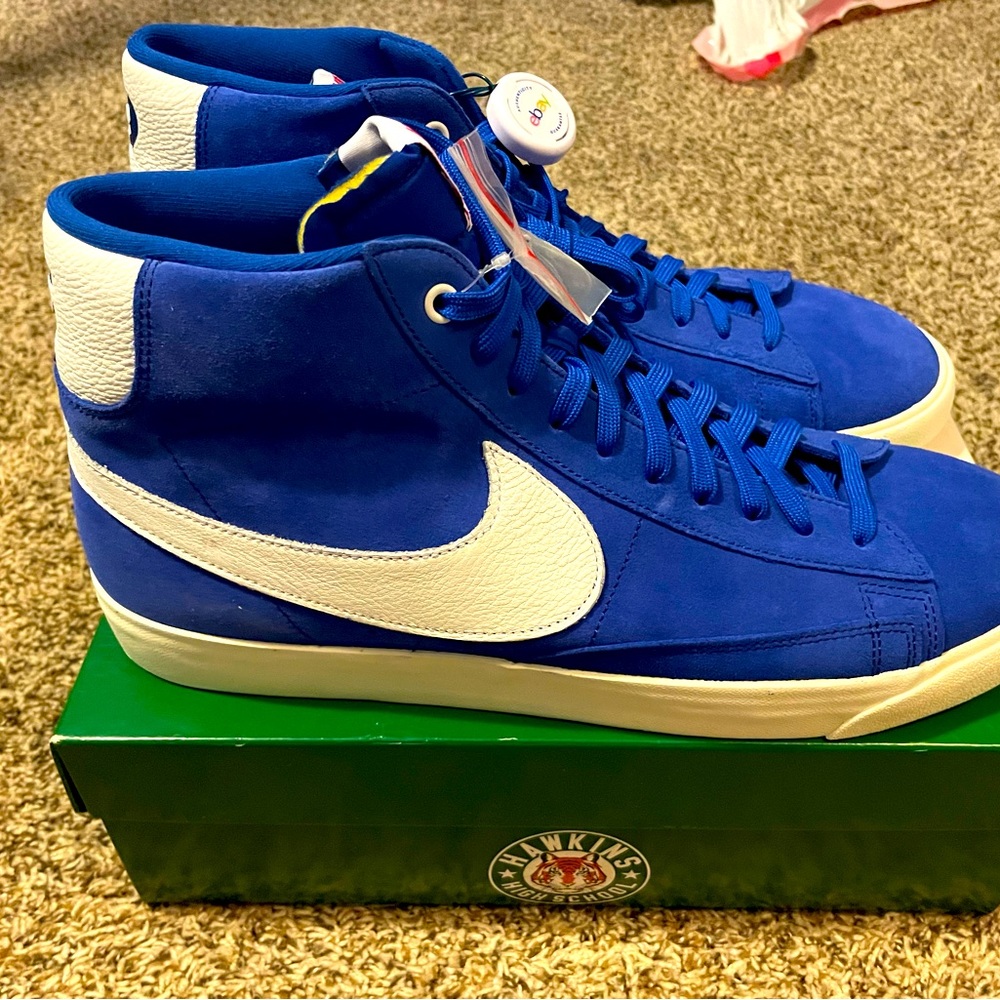 Nike Stranger Things Mid blue